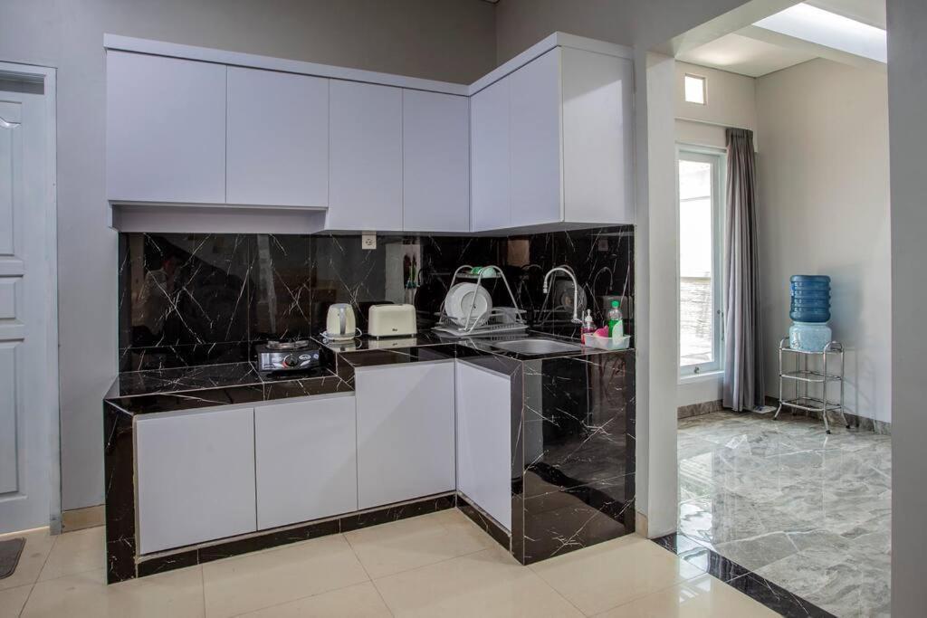 Villa Palm Springs By Reqhome Ciater Hilir Екстер'єр фото