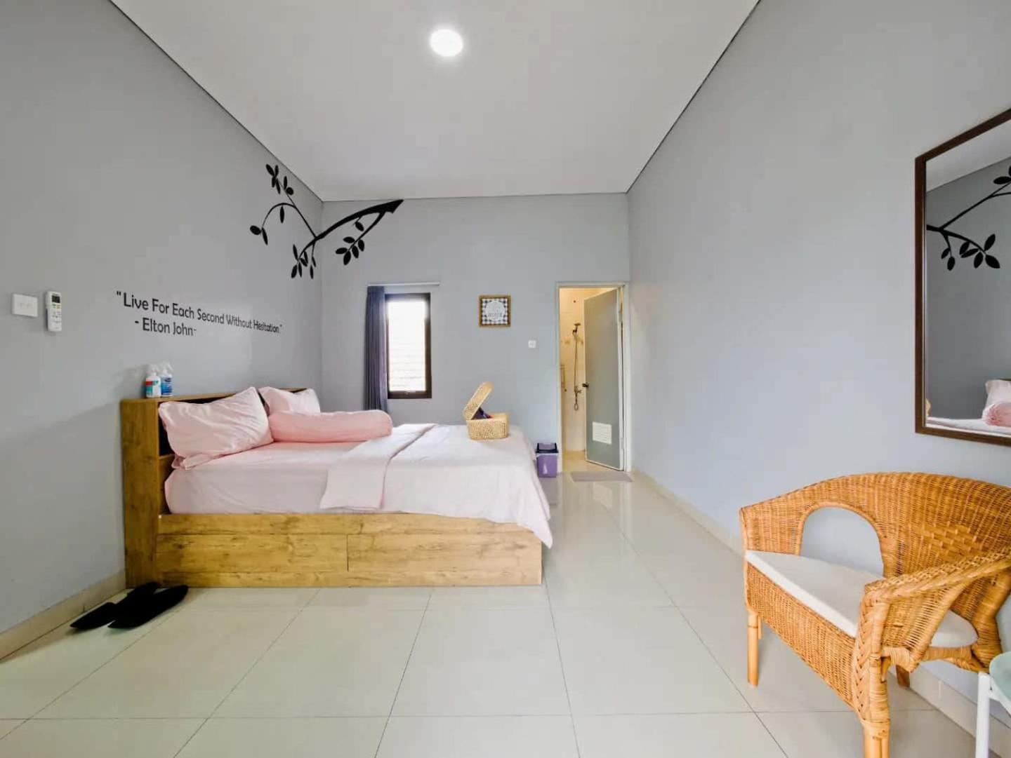 Villa Palm Springs By Reqhome Ciater Hilir Екстер'єр фото