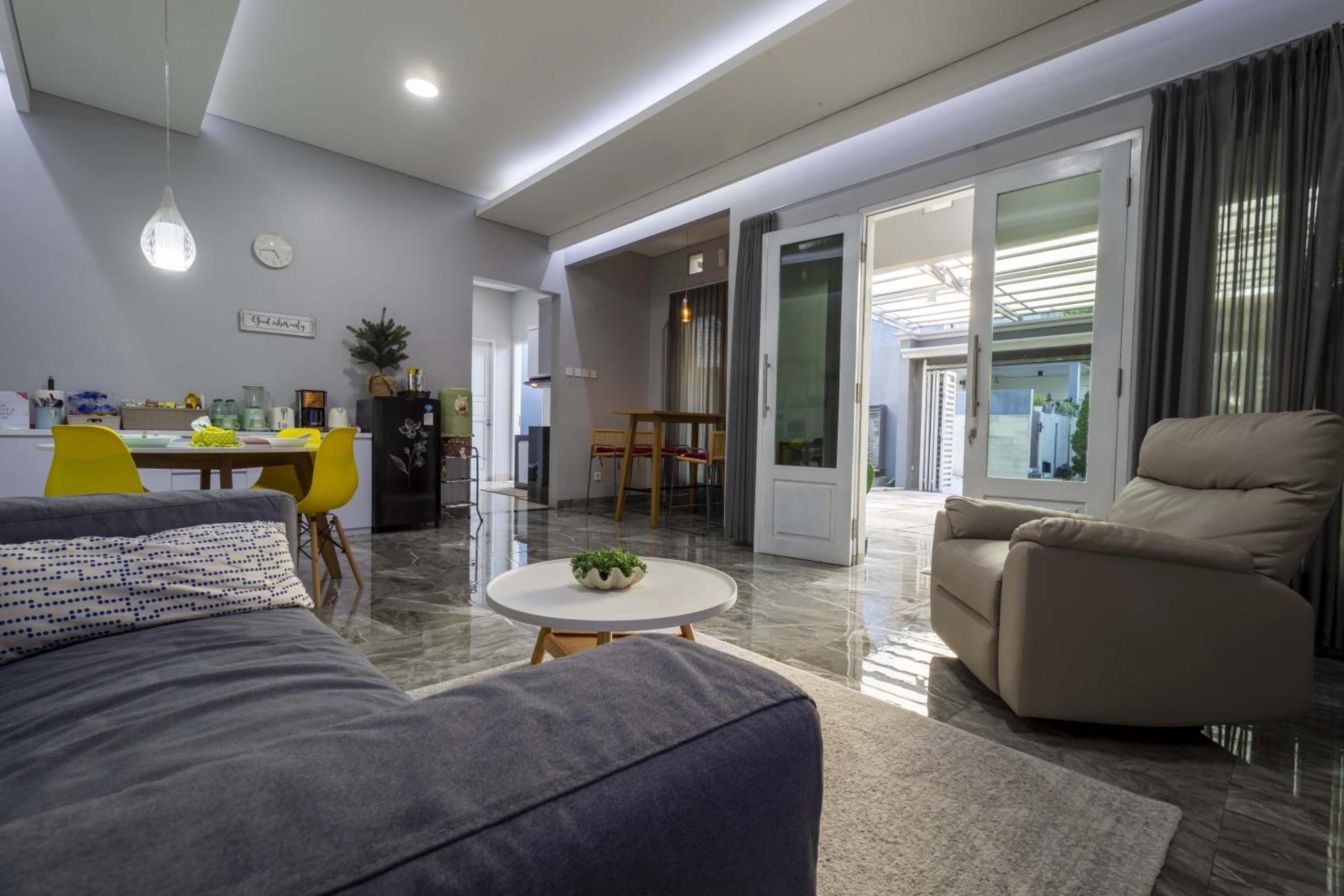 Villa Palm Springs By Reqhome Ciater Hilir Екстер'єр фото